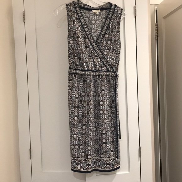 Max Studios - Sleeveless Dreas - Picture 2 of 6